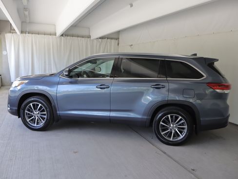 Used 2019 Toyota Highlander XLE AWD/4WD image 13