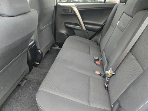 Used 2018 Toyota RAV4 LE w/ Carpet Mat Package AWD/4WD image 16