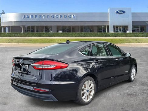 Certified 2019 Ford Fusion SE image 4