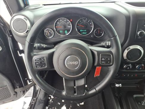 Used 2018 Jeep Wrangler Unlimited Sahara w/ Connectivity Group image 14