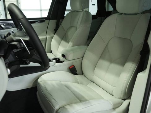 New 2026 Porsche Macan AWD/4WD image 5