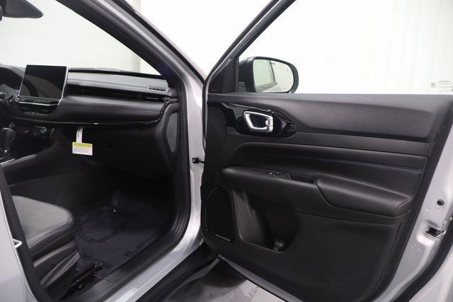 Used 2026 Jeep Compass Limited AWD/4WD image 16