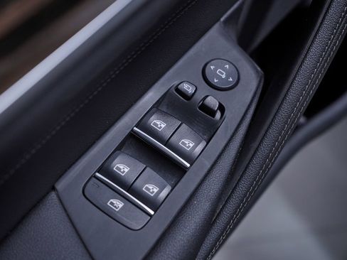 Used 2022 BMW 530i w/ Convenience Package image 17