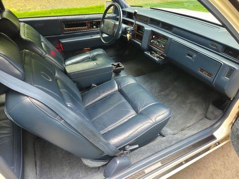 Used 1990 Cadillac De Ville Coupe FWD image 15