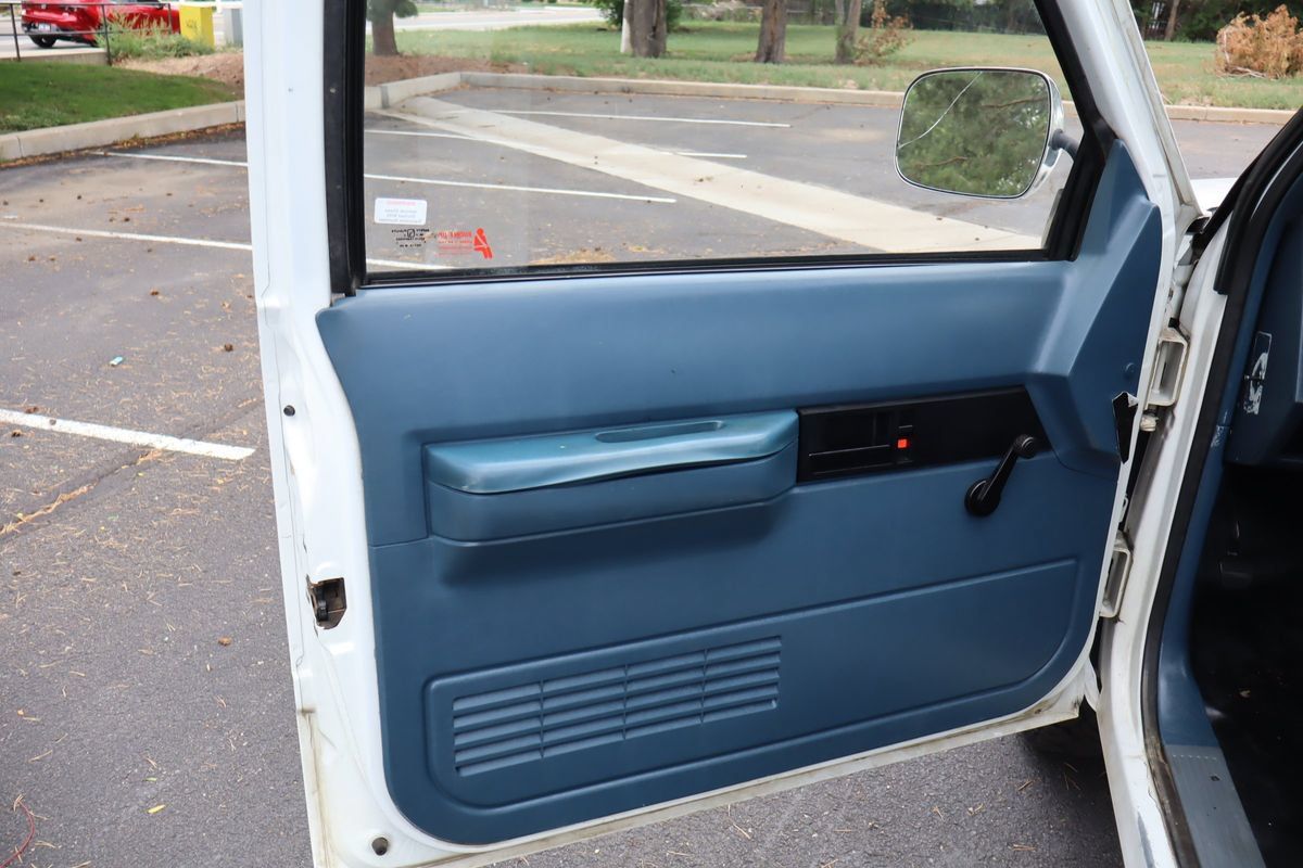 Used 1988 Chevrolet Silverado 2500 4x4 Regular Cab image 21