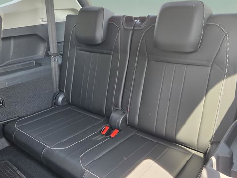 Used 2022 Volkswagen Tiguan SE image 9