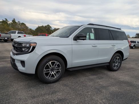 New 2025 Ford Expedition Active image 8