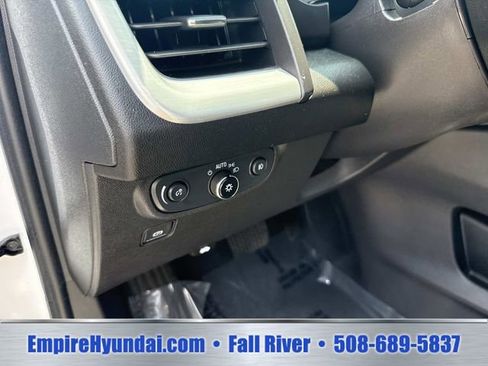 Used 2024 GMC Terrain SLT AWD/4WD image 31