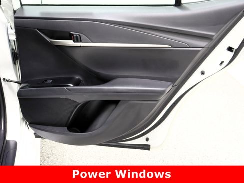 Used 2025 Toyota Camry SE image 33
