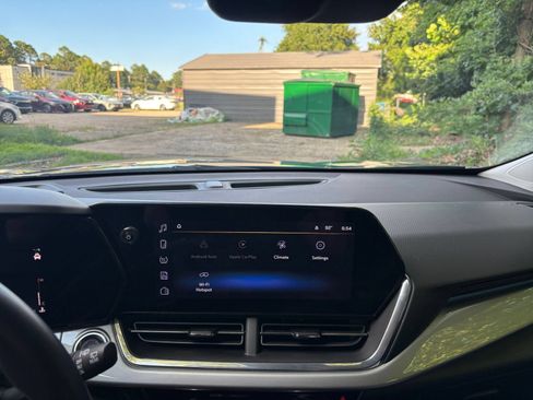 Used 2025 Chevrolet Trax LT w/ LT Convenience Package FWD image 14