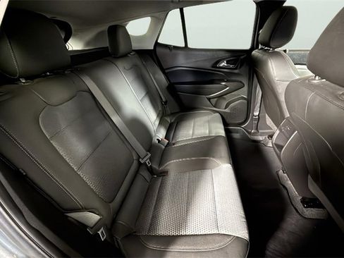 Used 2025 Chevrolet Trax LT image 43