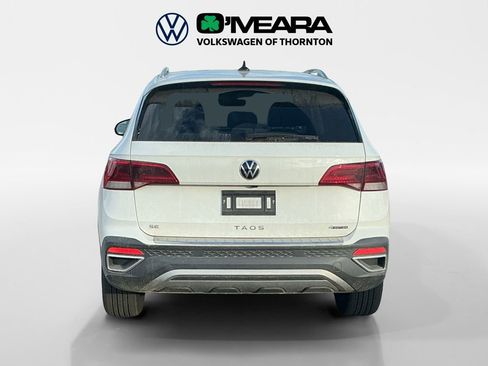 Used 2024 Volkswagen Taos SE w/ Panoramic Sunroof Package image 4