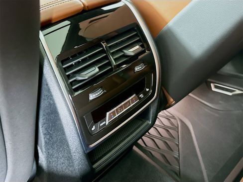 Used 2022 BMW X5 xDrive40i w/ M Sport Package image 27