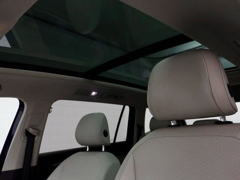 Used 2021 Volkswagen Tiguan SE image 11