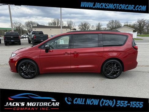 Used 2026 Chrysler Pacifica Limited w/ S Appearance Package image 7