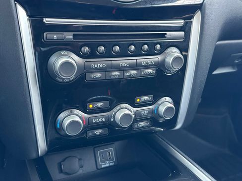 Used 2020 Nissan Pathfinder S AWD/4WD image 27