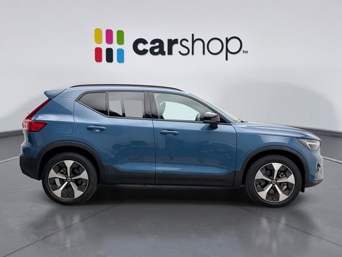 Used 2025 Volvo XC40 B5 Plus image 6