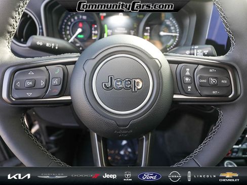 Used 2025 Jeep Wrangler Unlimited Rubicon 4xe w/ Convenience Group image 14