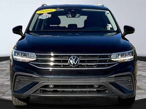 Used 2022 Volkswagen Tiguan SE image 3