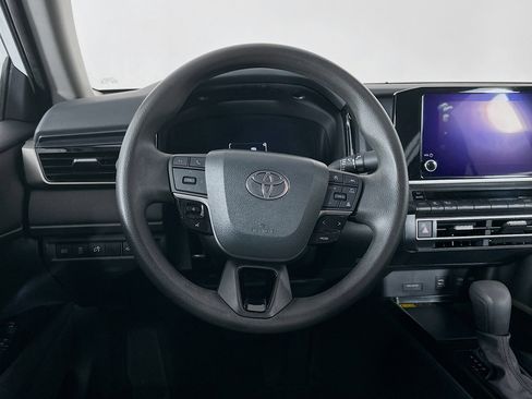Used 2025 Toyota Camry LE image 18