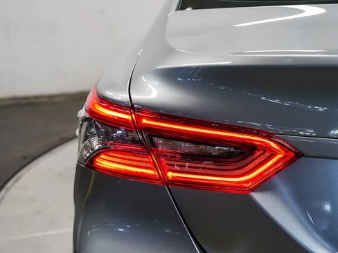 Used 2022 Toyota Camry XLE FWD image 11
