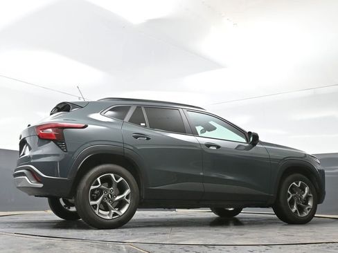 Used 2025 Chevrolet Trax LT FWD image 51