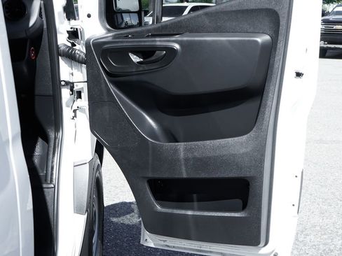 Used 2020 Mercedes-Benz Sprinter 1500 image 34