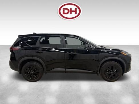 Used 2023 Nissan Rogue SV image 2