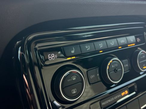 Used 2019 Volkswagen Beetle 2.0T Final Edition SEL FWD image 19