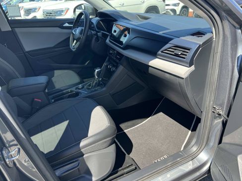Used 2023 Volkswagen Taos SE w/ Panoramic Sunroof Package AWD/4WD image 30