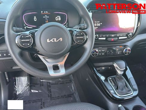Used 2023 Kia Soul S FWD image 17