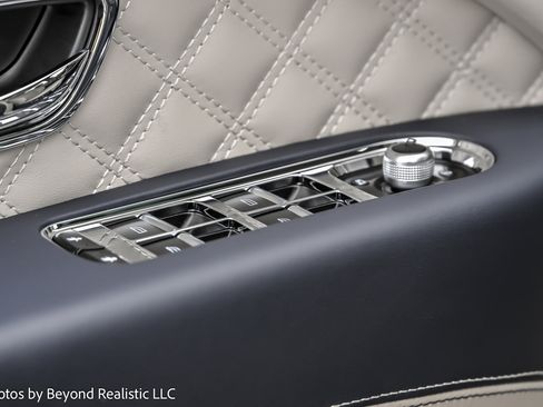 Used 2022 Bentley Bentayga image 25
