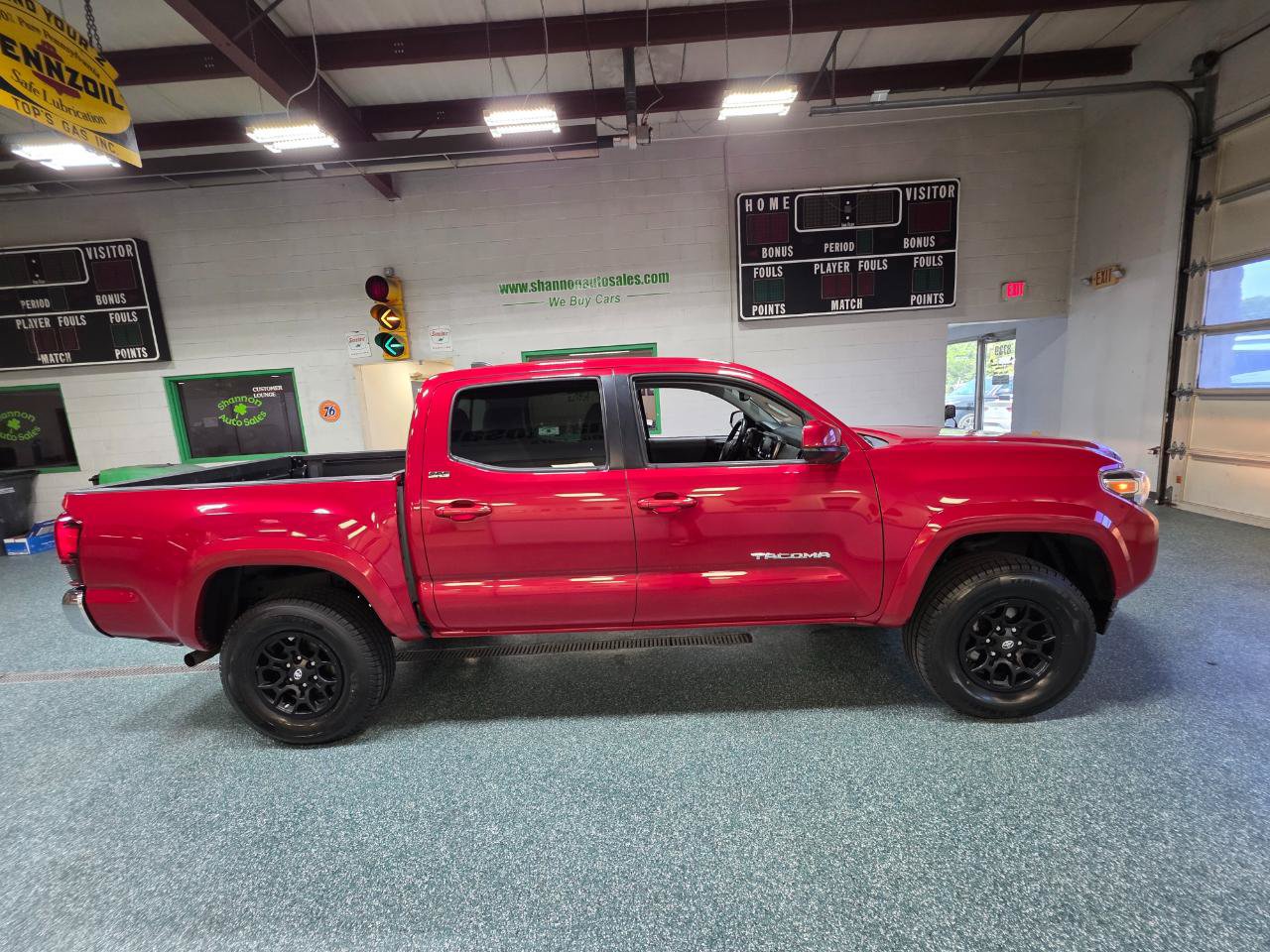Used 2021 Toyota Tacoma SR5 AWD/4WD image 5