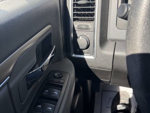 Used 2019 RAM 1500 Classic SLT image 19