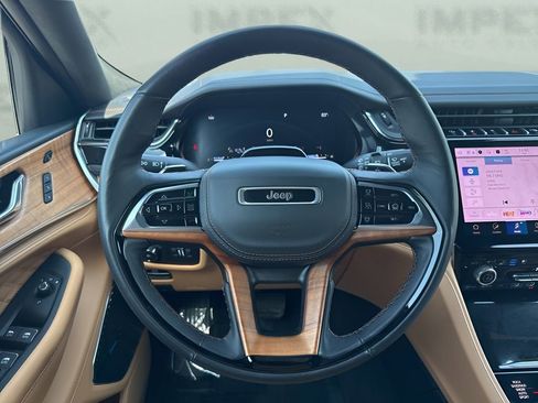 Used 2025 Jeep Grand Cherokee L Summit image 17