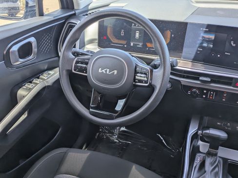 Certified 2025 Kia Sorento LX FWD image 16