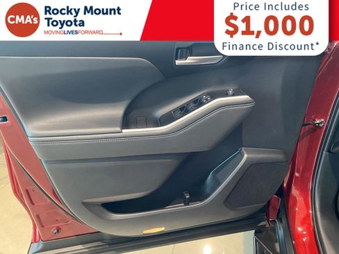 New 2026 Toyota Highlander XLE image 10