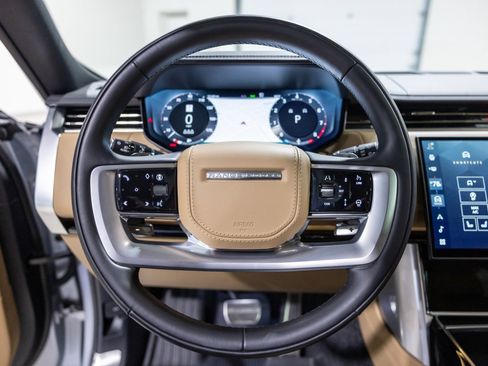 Used 2025 Land Rover Range Rover SE image 40