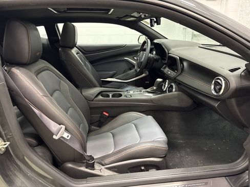 Used 2017 Chevrolet Camaro LT RWD image 18