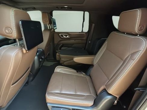 Used 2024 Chevrolet Suburban High Country AWD/4WD image 20