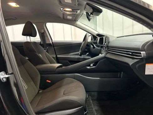 Used 2025 Hyundai Elantra Hybrid FWD image 18