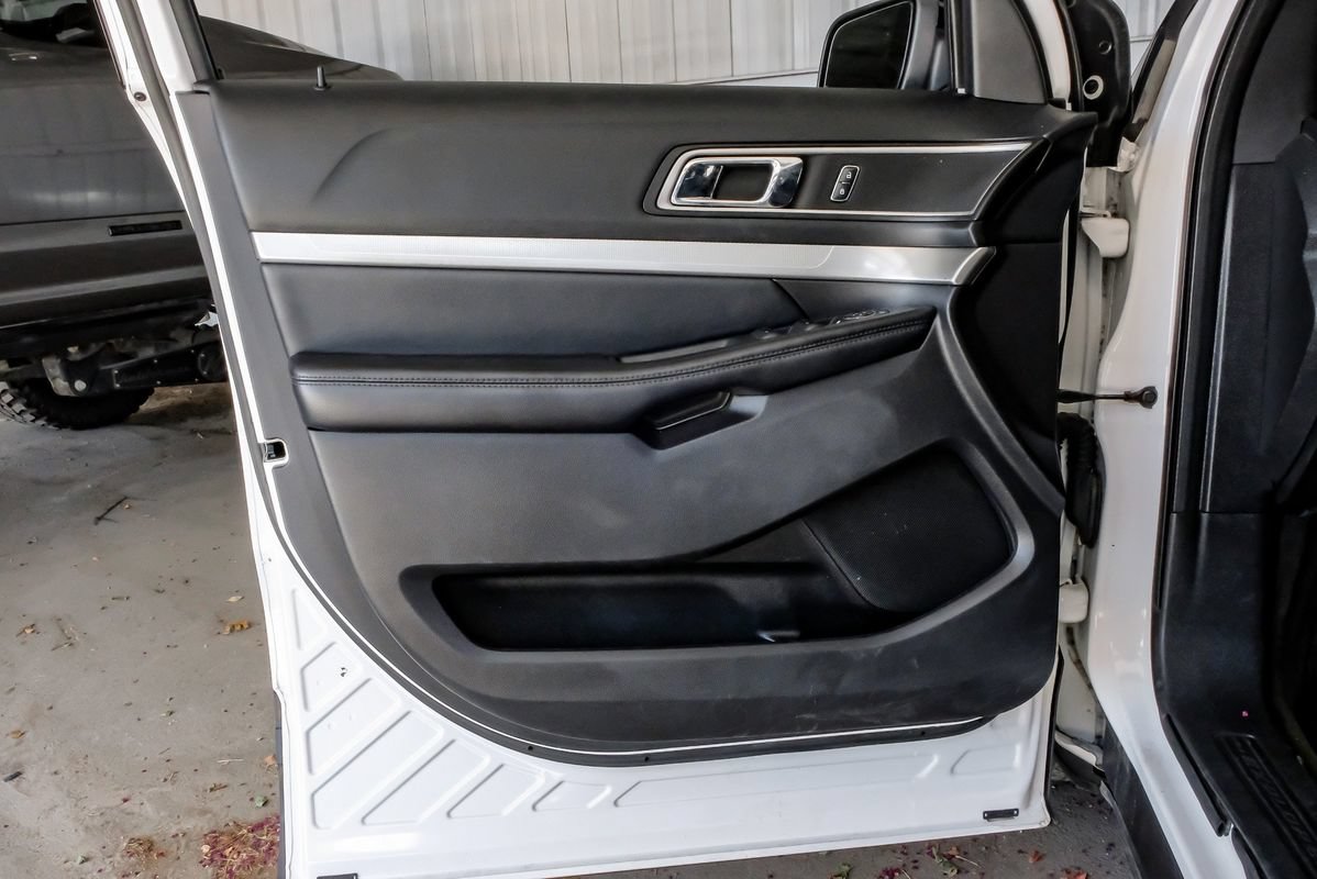 Used 2017 Ford Explorer XLT w/ Equipment Group 202A FWD image 43