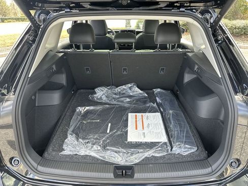 New 2026 Volkswagen Tiguan SE image 24