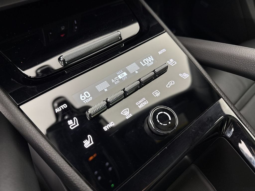 Certified 2024 Porsche Cayenne Coupe AWD/4WD image 30
