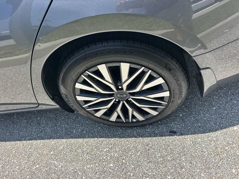 Used 2024 Nissan Altima 2.5 SV FWD image 7