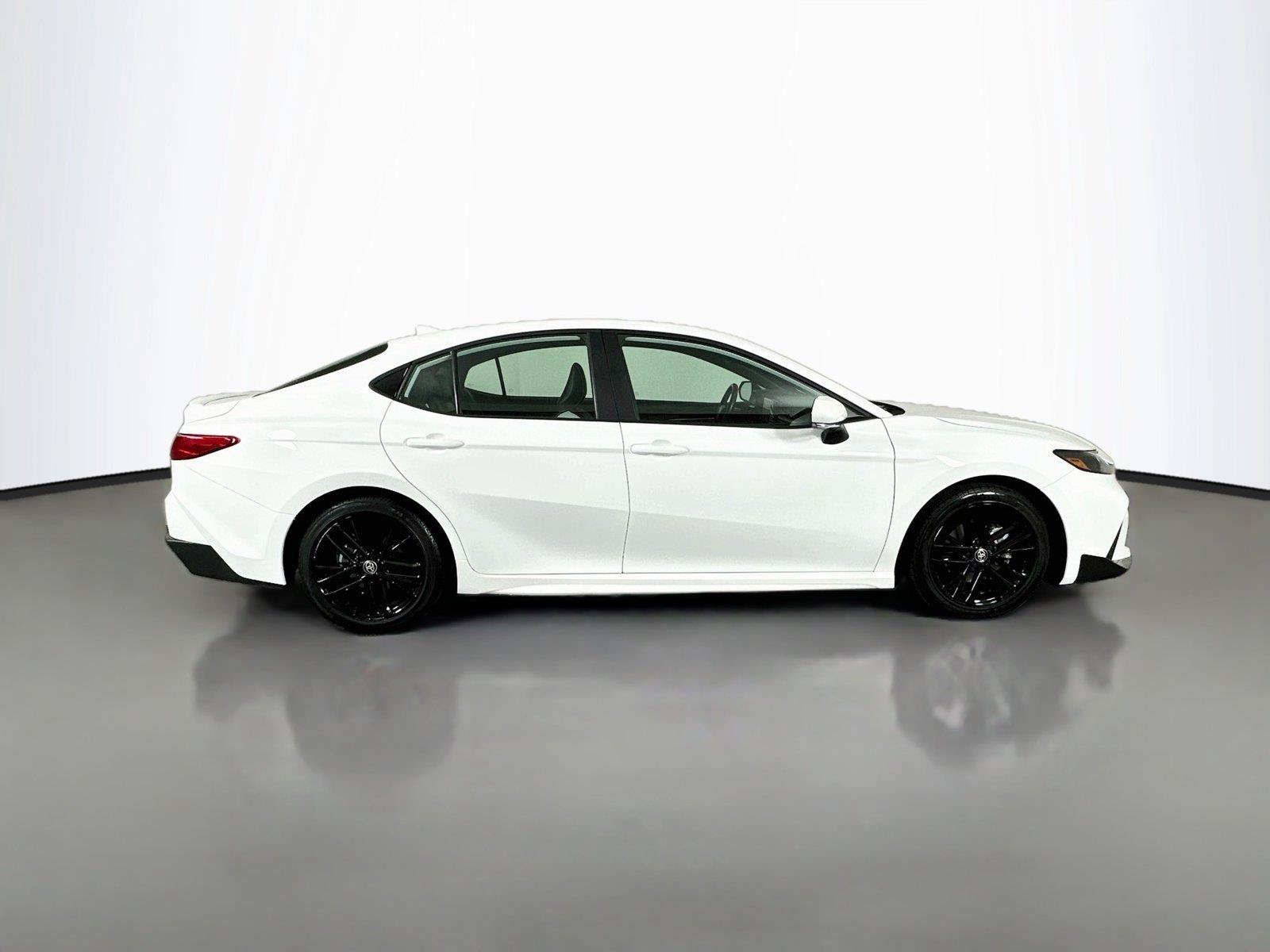 Used 2025 Toyota Camry SE FWD image 16