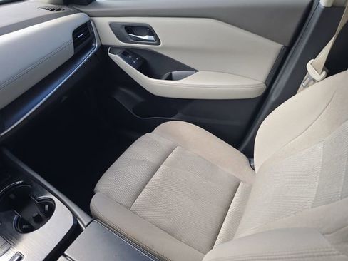 Certified 2025 Nissan Rogue SV FWD image 16