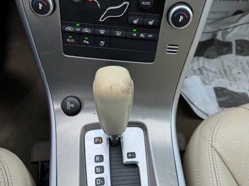 Used 2011 Volvo XC60 3.2 image 39