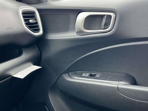 Used 2023 Hyundai Venue SE image 41