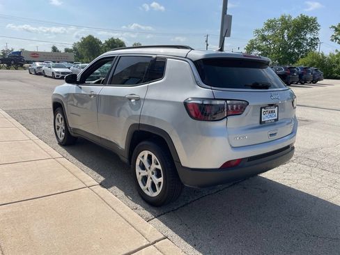 Used 2024 Jeep Compass Latitude AWD/4WD image 7